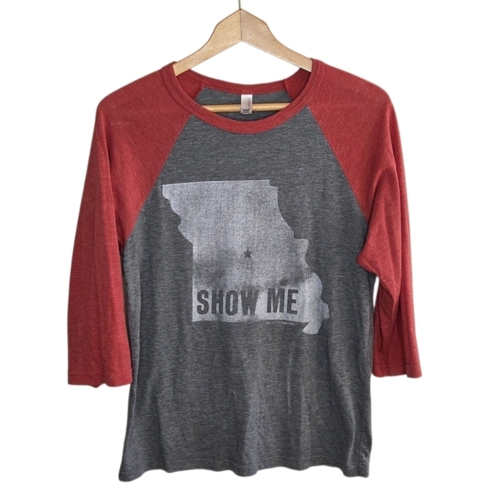 Canvas | Show Me Missouri Graphic Heathered Red & Gray Raglan Baseball Tee